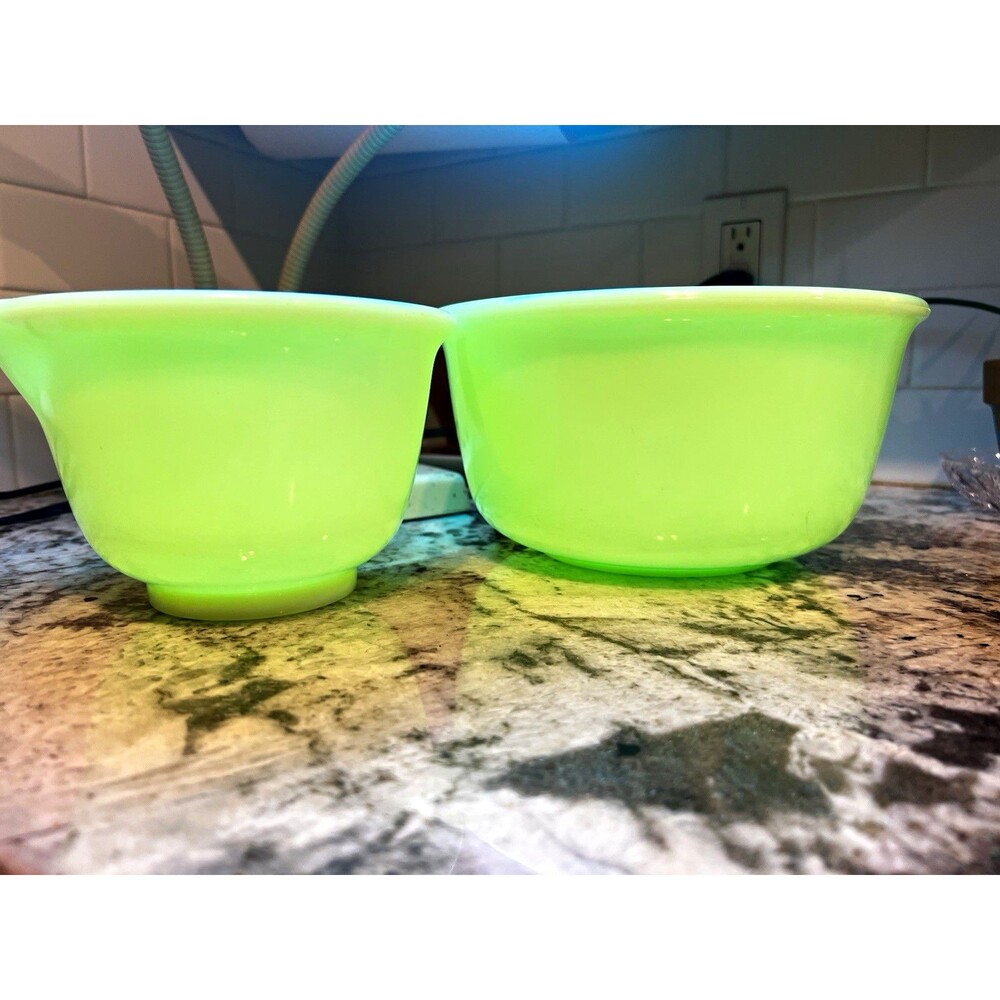 Hamilton Beach Vaseline Uranium Glass 2-Piece Green Mixing Bowl Set, Nesting